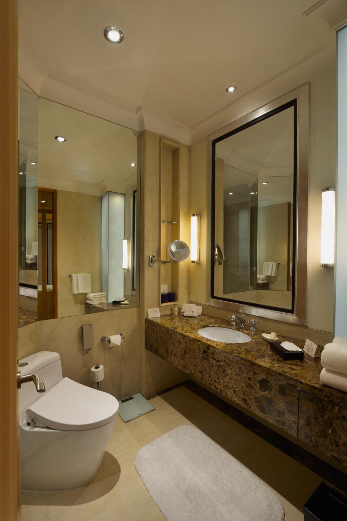 Trident Gurgaon Hotel Eksteriør billede Bathroom